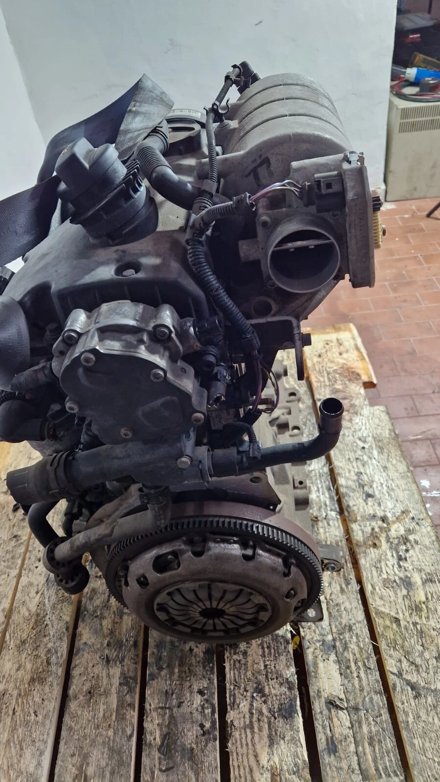 Motore Volkswagen CADDY 2.0 diesel codice motore BDY km 136.000 2008 - immagine 3
