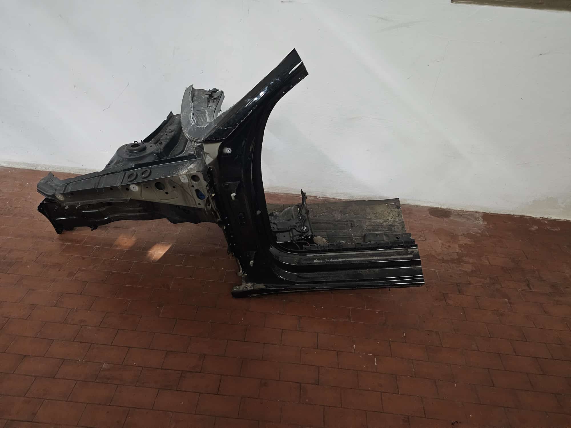 Taglio Longherone montante anteriore sx Audi A3 8Y - immagine 6