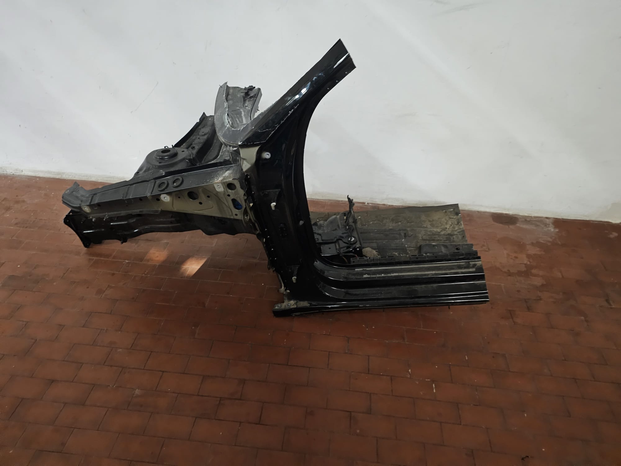 Taglio Longherone montante anteriore sx Audi A3 8Y - immagine 5