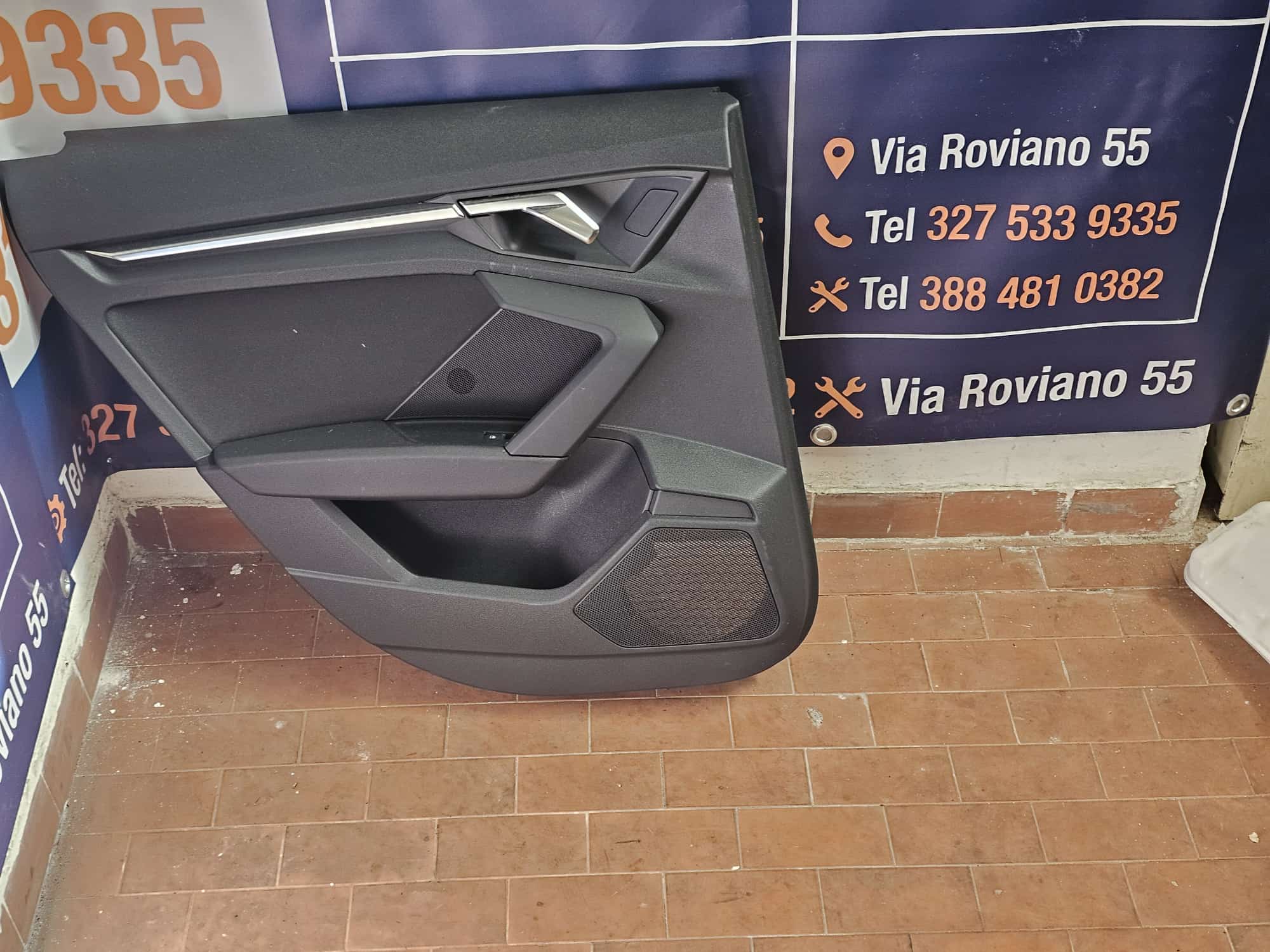 RIVESTIMENTO DELL PANNELLO DELLA PORTA POSTERIORE SX A3 8Y