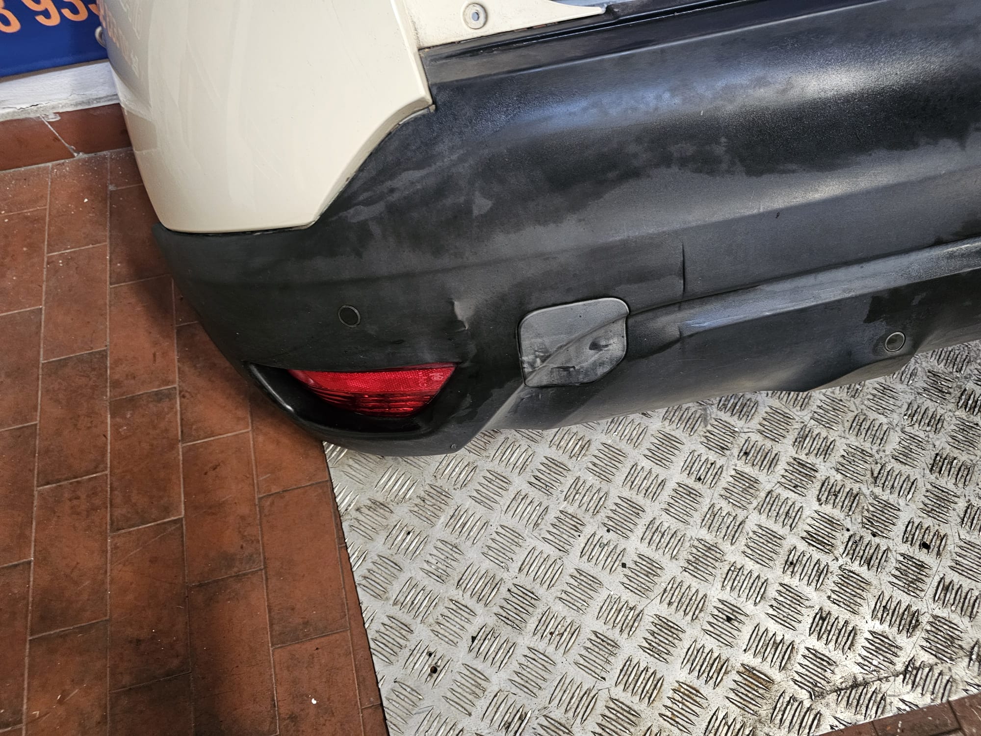 PARAURTI COMPLETO RENAULT CAPTUR CON SENSORI PARCHEGGIO 2012-2019 - immagine 6