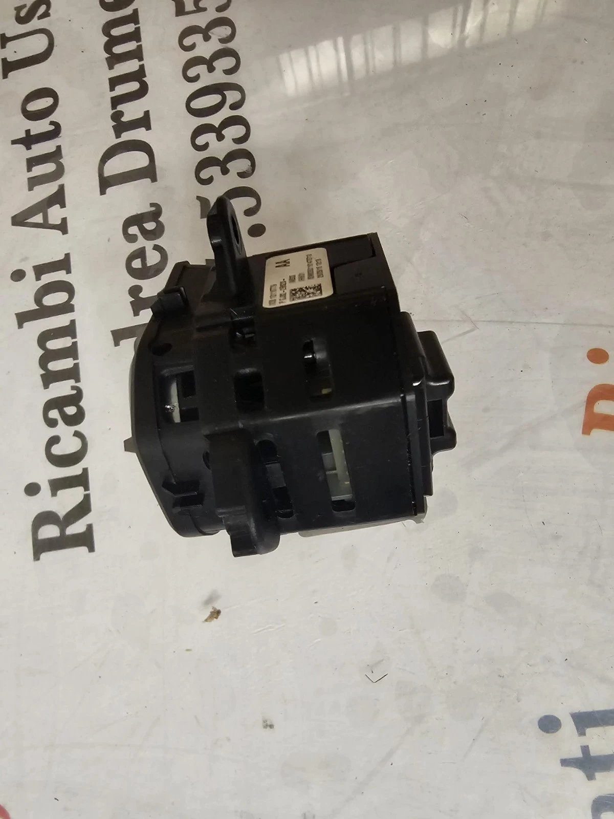 Pulsante Freno a Mano Elettrico Range Rover Evoque /Discovery Sport GJ32-2B623AA - immagine 4